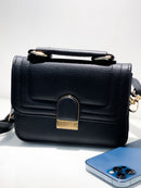 Bolsa Pequena Quadrada em Couro Sintético com