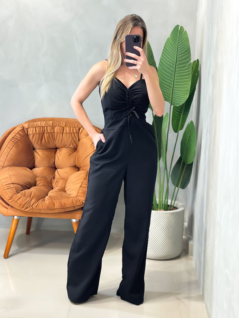 Macacão Pantalona em Alfaiataria Marrant de Alça com Lastex