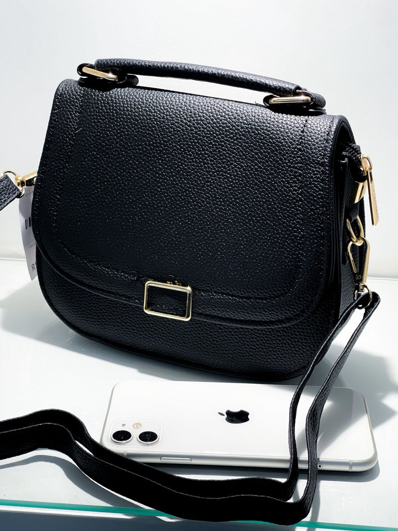 Bolsa Média Redonda em Couro Sintético com